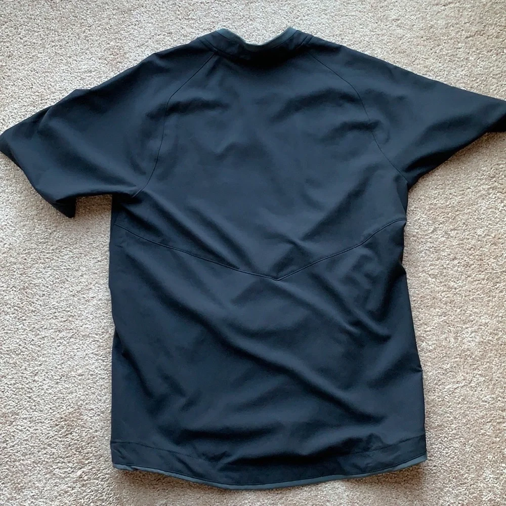 Nike short sleeve pullover